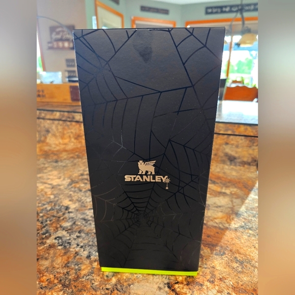 Stanley 40 Oz Halloween Glow Tumbler used once - Picture 8 of 9